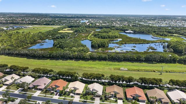 7318 Amber Falls Ln, Boynton Beach, FL 33437