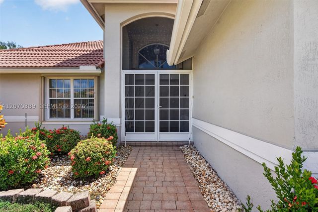 7318 Amber Falls Ln, Boynton Beach, FL 33437