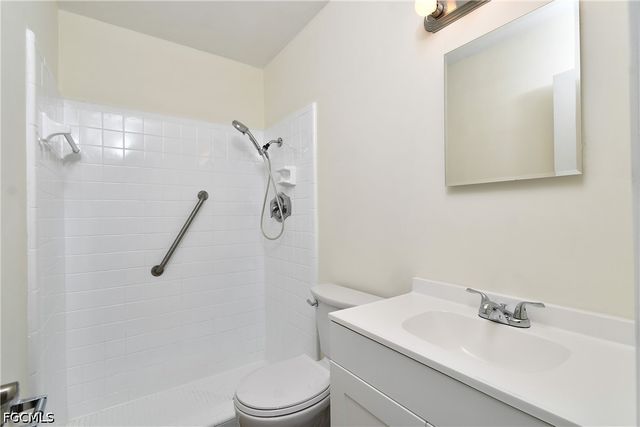 44 Tangelo CT, Lehigh Acres, FL 33936