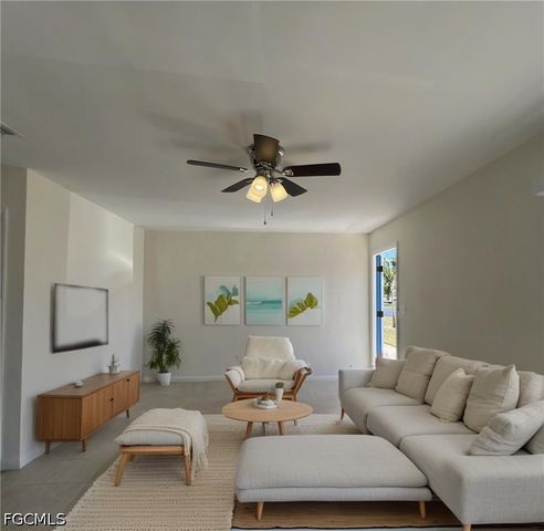 44 Tangelo CT, Lehigh Acres, FL 33936