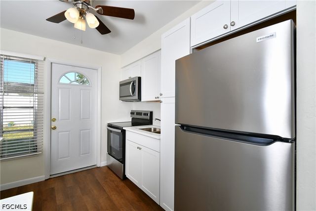 44 Tangelo CT, Lehigh Acres, FL 33936