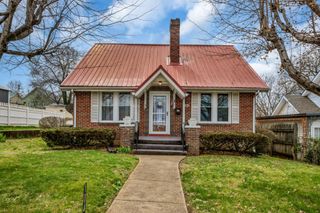 104 W Chestnut St, Dickson, TN 37055