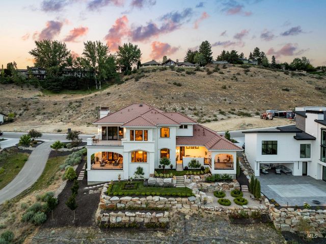 1083 E Chardie Rd, Boise, ID 83702