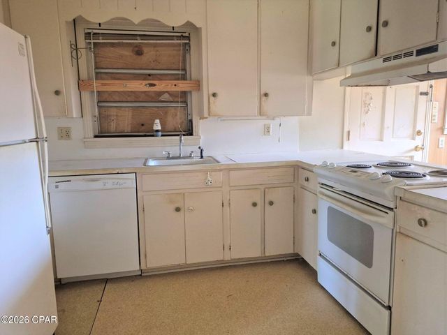 853 1st Street, Chipley, FL 32428