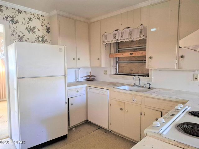 853 1st Street, Chipley, FL 32428