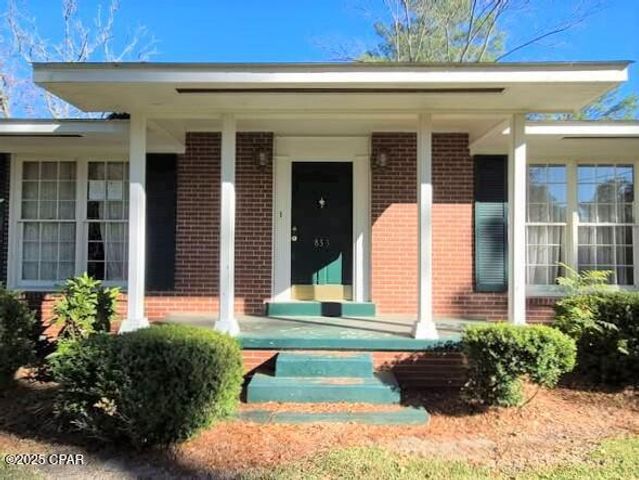 853 1st Street, Chipley, FL 32428