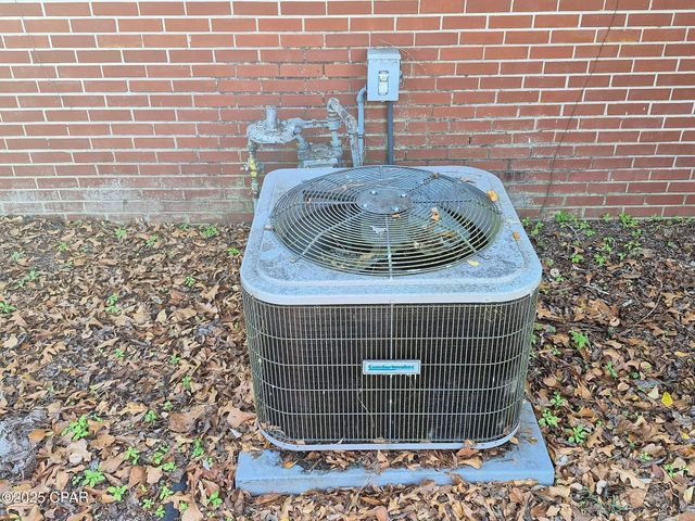 853 1st Street, Chipley, FL 32428