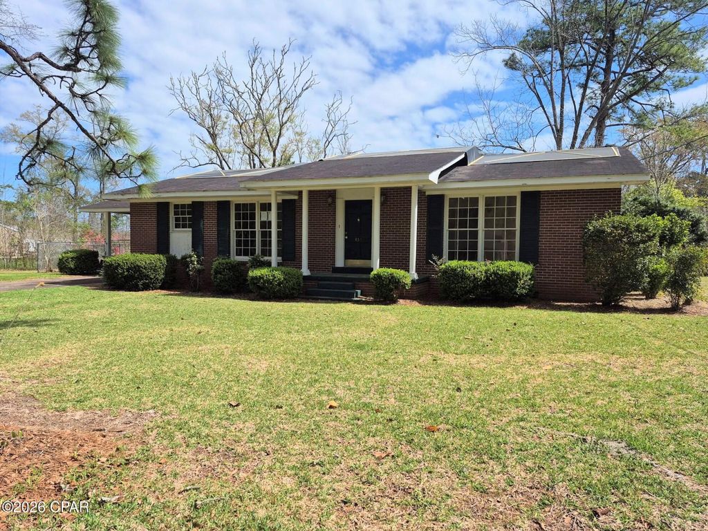 853 1st Street, Chipley, FL 32428