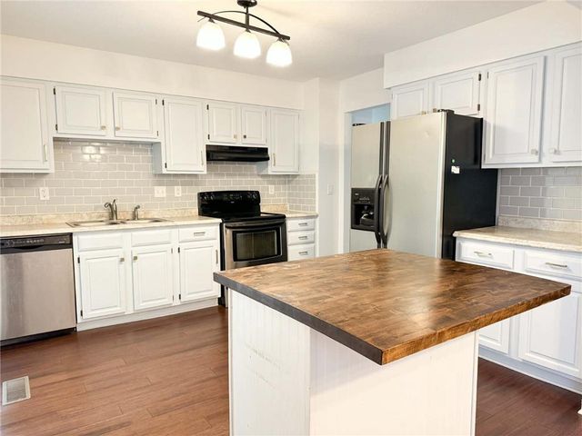 3611 Golf Road, Eau Claire, WI 54701