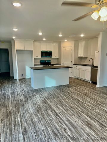 102 Section Line, Calera, OK 74730