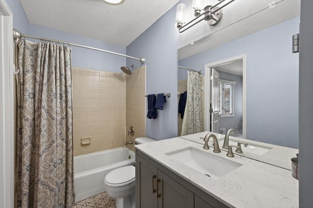 3979 Woodview Drive, Vadnais Heights, MN 55127