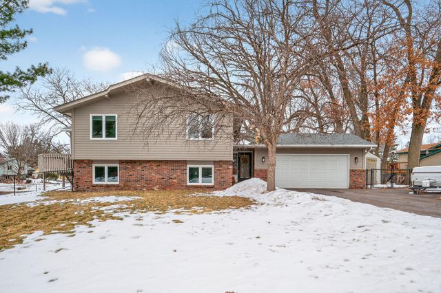 3979 Woodview Drive, Vadnais Heights, MN 55127