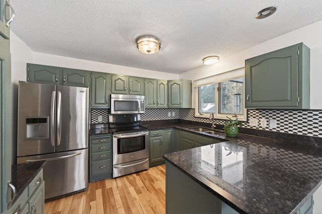 3979 Woodview Drive, Vadnais Heights, MN 55127