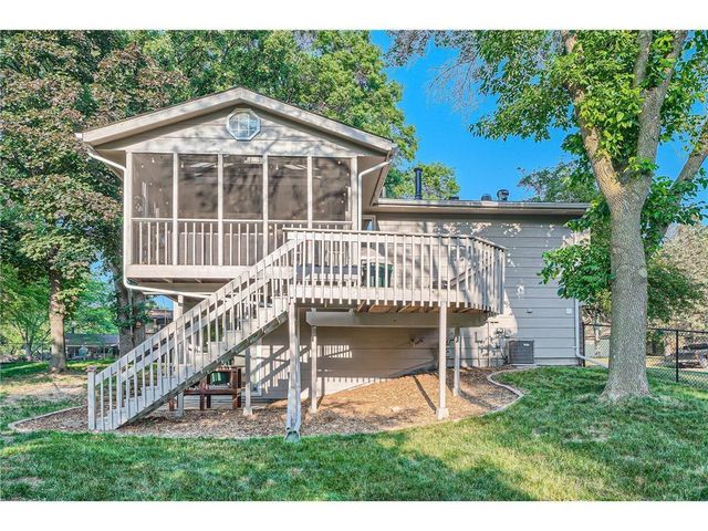 3979 Woodview Drive, Vadnais Heights, MN 55127