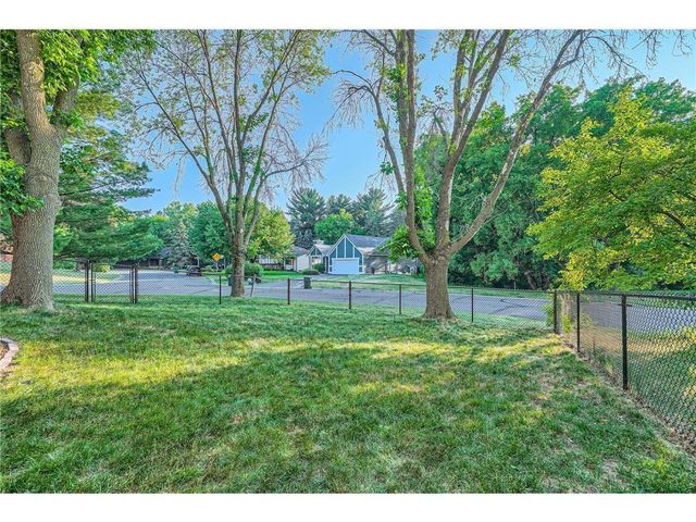 3979 Woodview Drive, Vadnais Heights, MN 55127