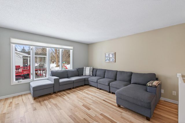 3979 Woodview Drive, Vadnais Heights, MN 55127