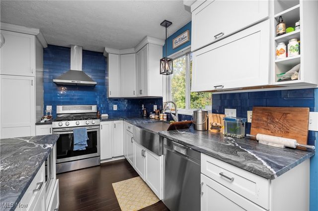 9584 Taberna Lane, Olmsted Twp, OH 44138