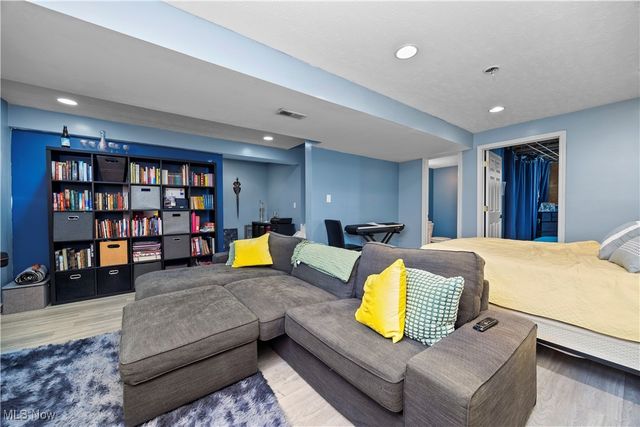 9584 Taberna Lane, Olmsted Twp, OH 44138