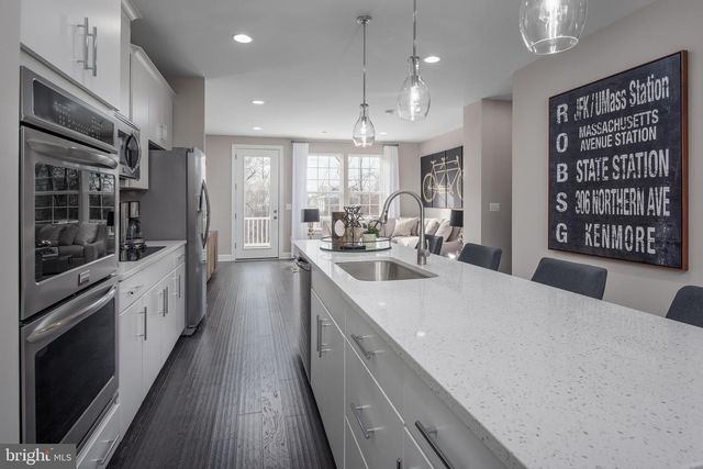 8858 QUEENSFERRY RD, Manassas, VA 20112
