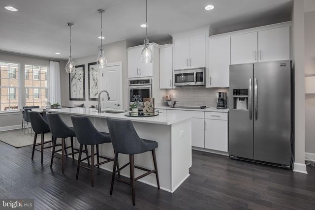 8858 QUEENSFERRY RD, Manassas, VA 20112