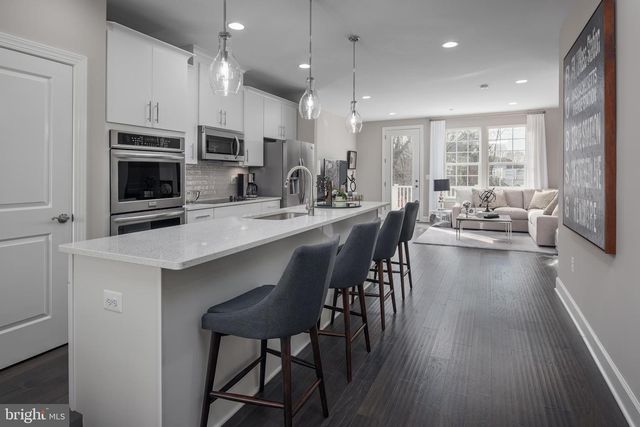 8858 QUEENSFERRY RD, Manassas, VA 20112