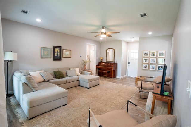 33 Canten Cove, Greenbrier, AR 72058