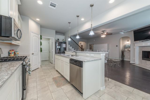 717 Seabourne Drive, Saginaw, TX 76179