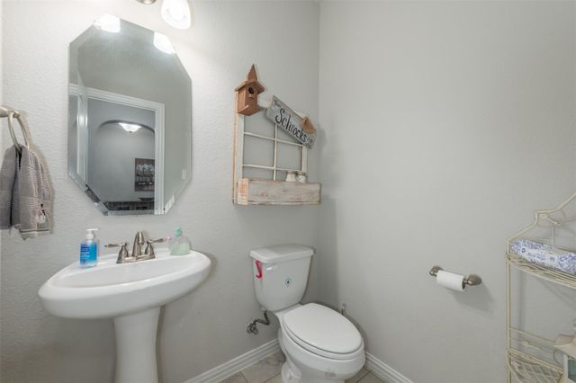 717 Seabourne Drive, Saginaw, TX 76179