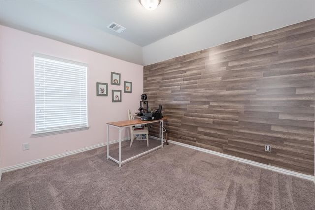 717 Seabourne Drive, Saginaw, TX 76179