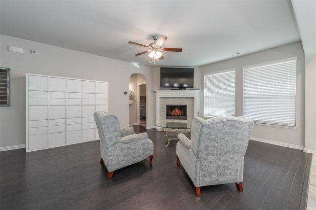 717 Seabourne Drive, Saginaw, TX 76179