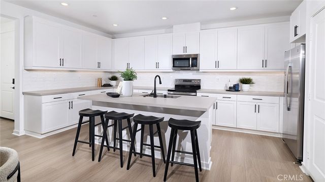 6114 Valentina Way 305, Eastvale, CA 92880