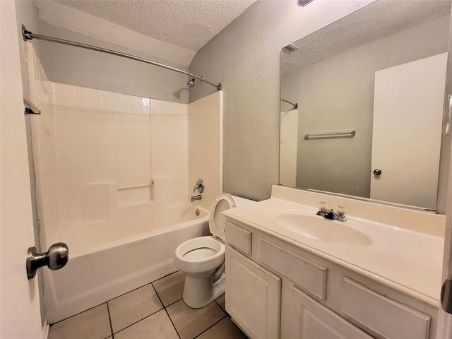 829 Beaver Creek Drive, Burleson, TX 76028