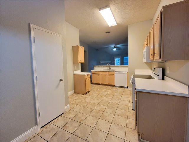 829 Beaver Creek Drive, Burleson, TX 76028