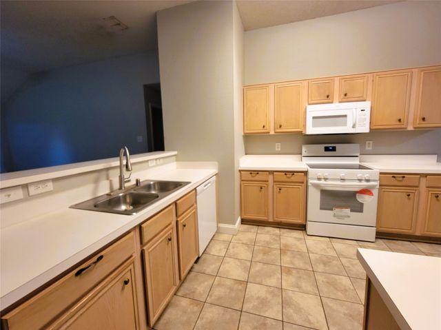 829 Beaver Creek Drive, Burleson, TX 76028