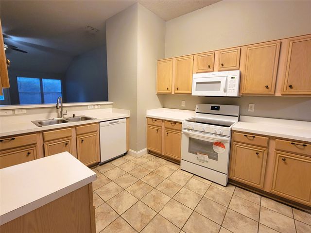829 Beaver Creek Drive, Burleson, TX 76028