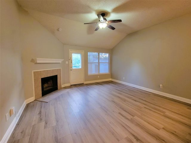 829 Beaver Creek Drive, Burleson, TX 76028