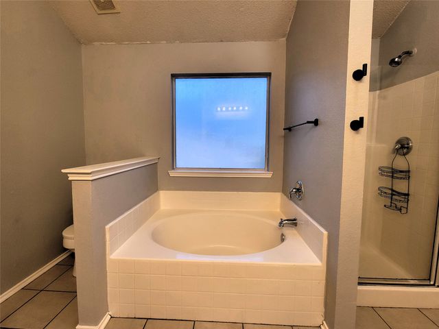 829 Beaver Creek Drive, Burleson, TX 76028