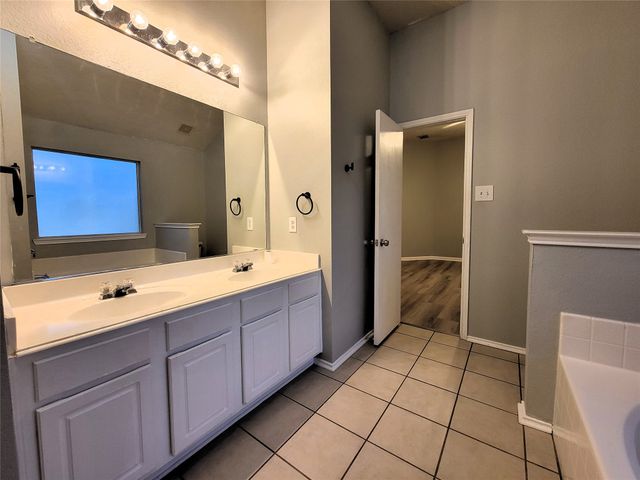 829 Beaver Creek Drive, Burleson, TX 76028