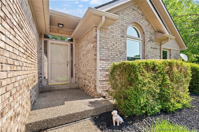 8408 Plum Run Drive, Sellersburg, IN 47172