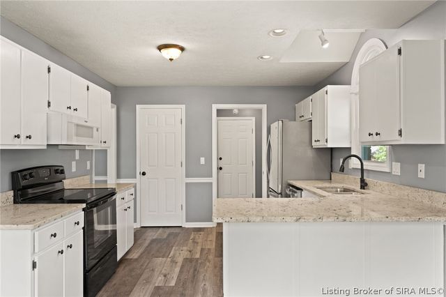 8408 Plum Run Drive, Sellersburg, IN 47172