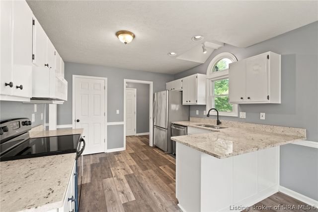 8408 Plum Run Drive, Sellersburg, IN 47172