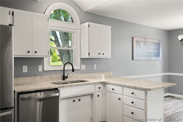 8408 Plum Run Drive, Sellersburg, IN 47172