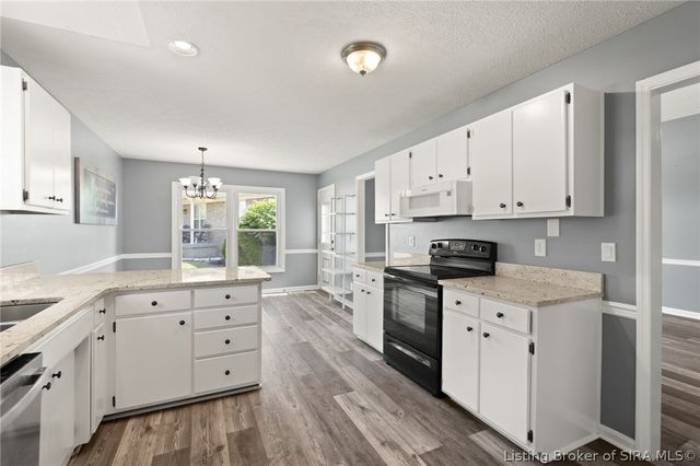 8408 Plum Run Drive, Sellersburg, IN 47172