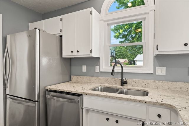 8408 Plum Run Drive, Sellersburg, IN 47172