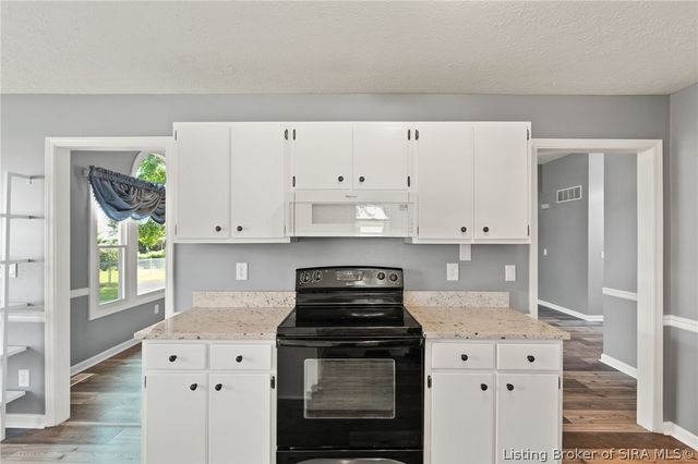 8408 Plum Run Drive, Sellersburg, IN 47172
