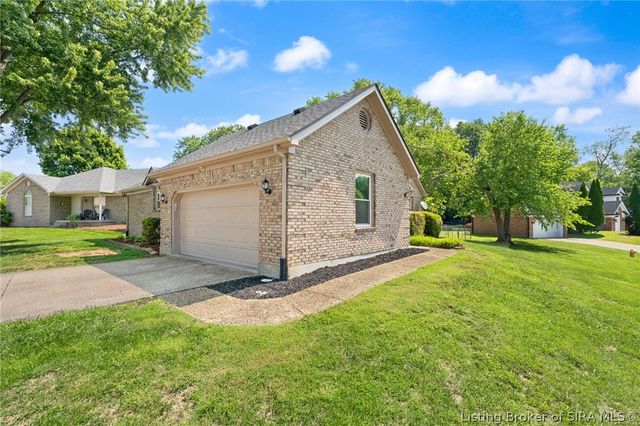 8408 Plum Run Drive, Sellersburg, IN 47172