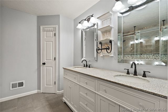 8408 Plum Run Drive, Sellersburg, IN 47172