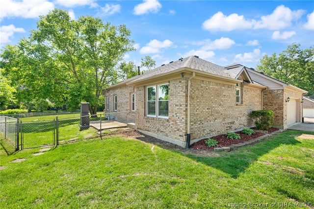 8408 Plum Run Drive, Sellersburg, IN 47172