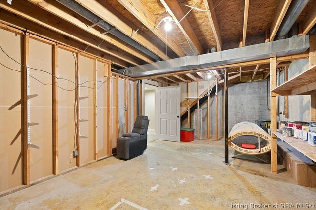 8408 Plum Run Drive, Sellersburg, IN 47172