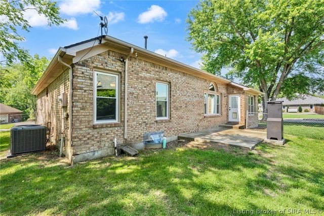 8408 Plum Run Drive, Sellersburg, IN 47172